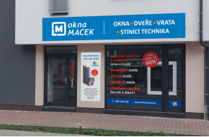 Vstup do pobočky Okna Macek České Budějovice